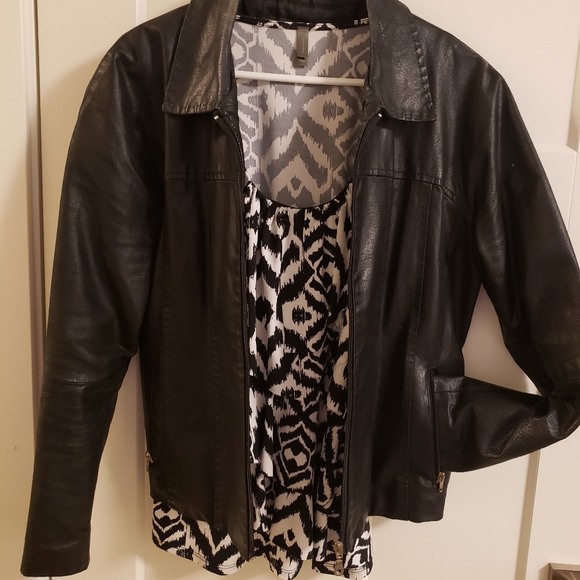 Black/White Denver Hayes blouse w/ruffles - Picture 5 of 5